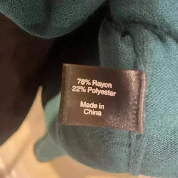 Lane Bryant V-Neck Emerald Green Sweater - Size 18/20 (2X) - Picture 5 of 7